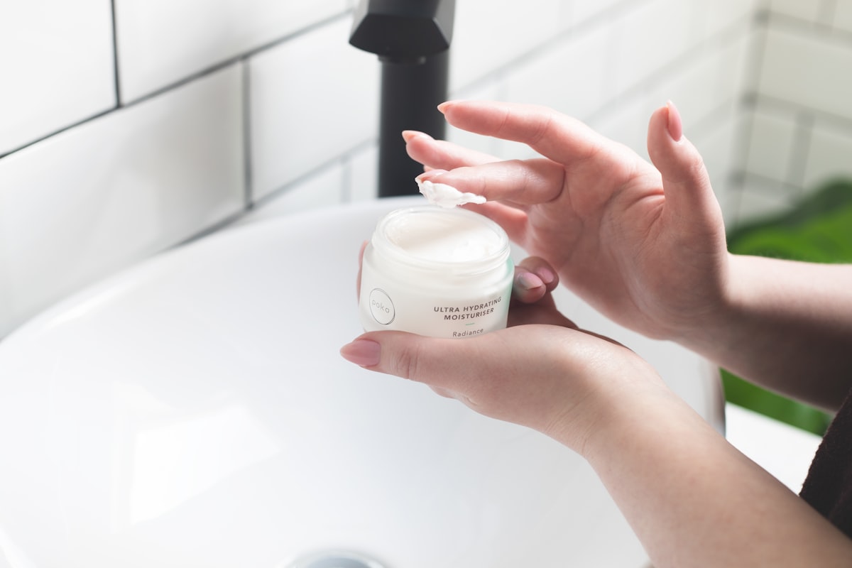 Lightweight hydration cream for sensitive skin